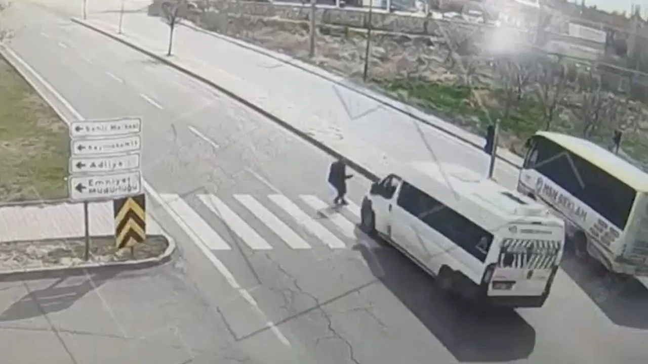 Yaya geçidinde minibüs çarpan Ayteş'in ailesi adalet istiyor