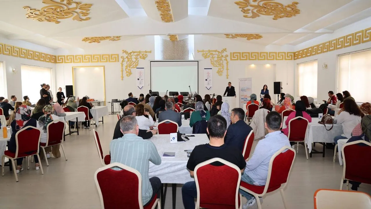Niğde'de STEM Çalıştayı: 102 Öğretmen Eğitimde Yenilikçi Yaklaşımlar İçin Buluştu