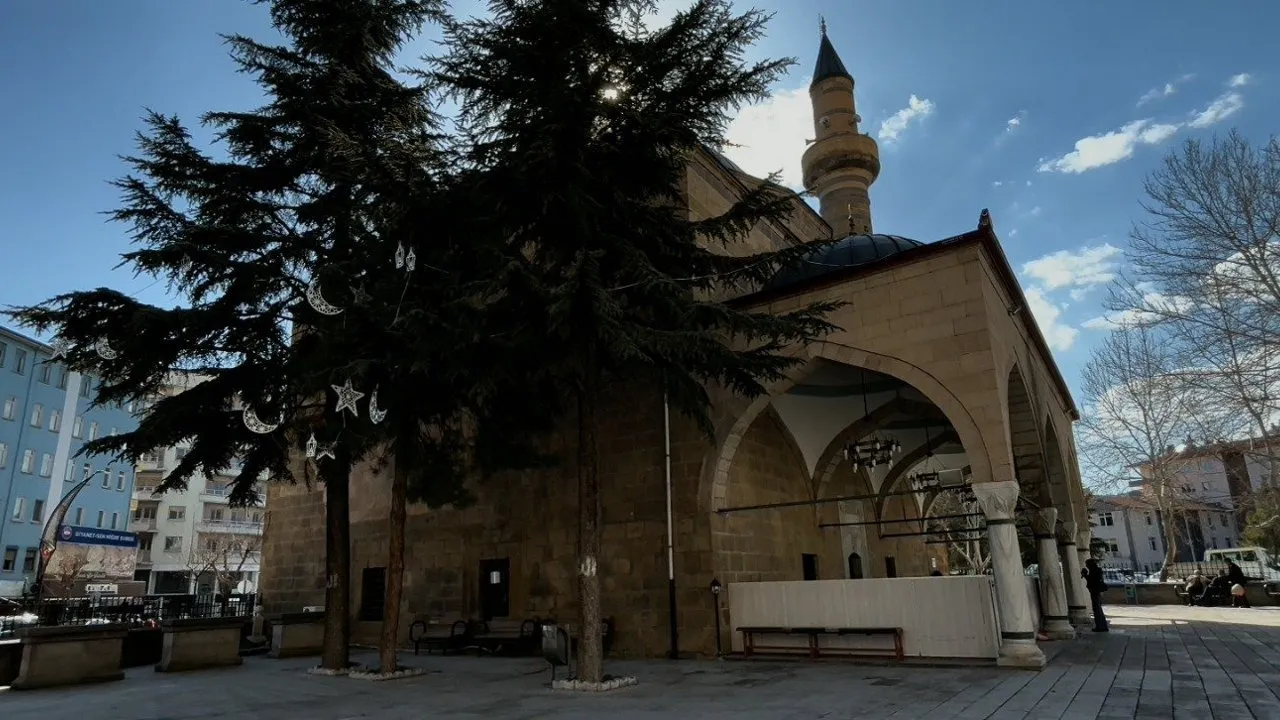 16. Yüzyıldan Günümüze: Niğde'de Tarihî Dışarı Cami