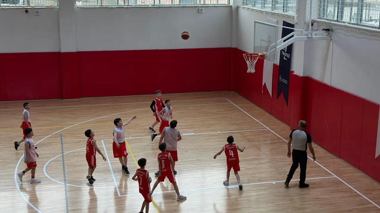 Niğde'de Genç Basketbolcular Karşılaştı
