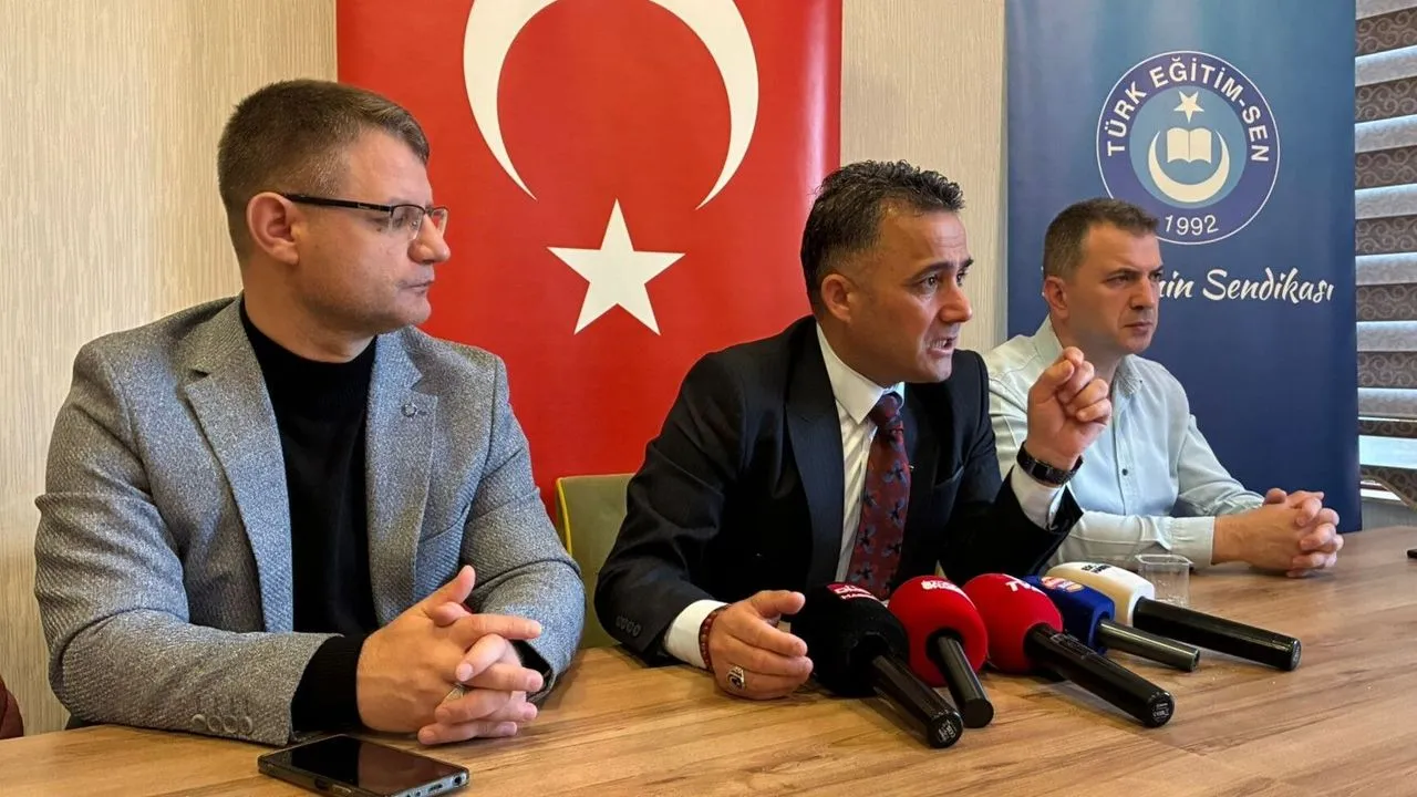 Niğde Türk Eğitim-Sen Şube Başkanı Yunus Kızıl: "Önce Türkiye Sevdamız, Sonra Ekmek Kavgamız"