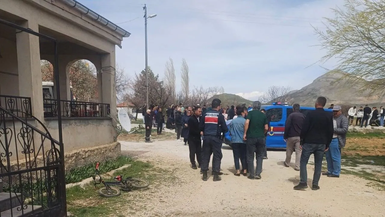 Kayseri'de 4 Çocuk Annesi Eşini Öldürüp İntihar Etti