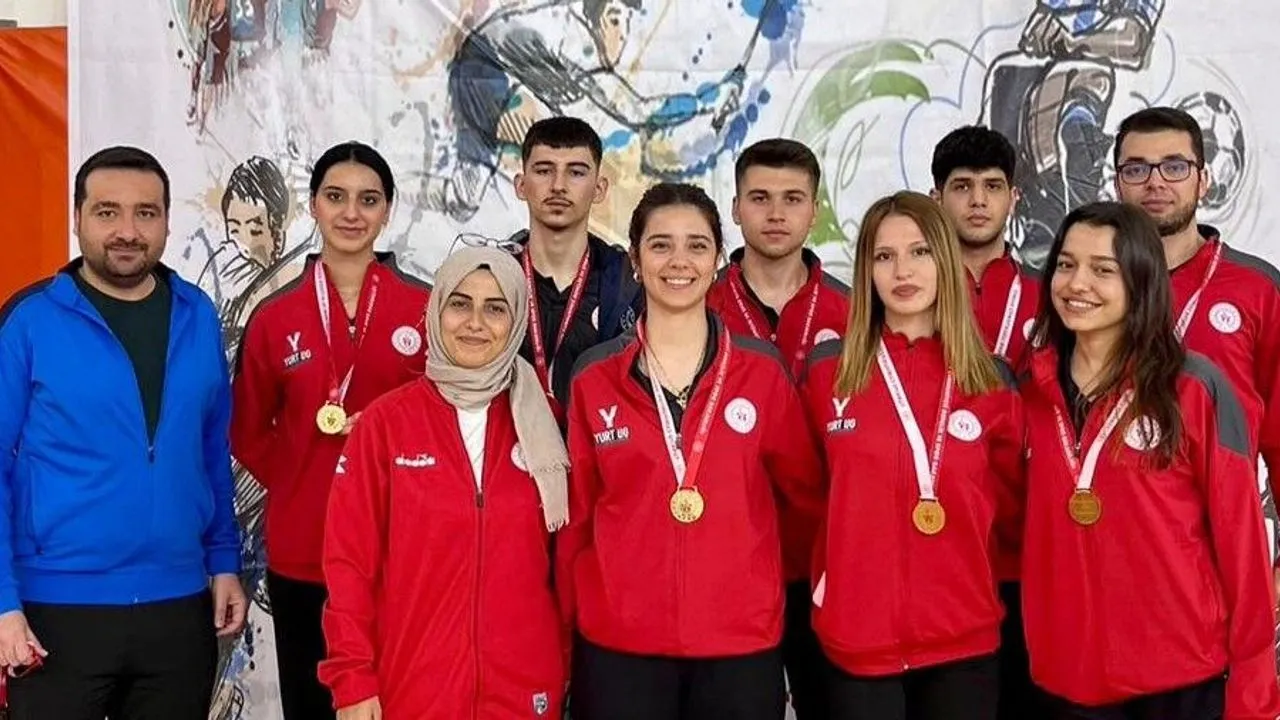 Niğde Masada Rakip Tanımadı: Çifte Şampiyonluk!