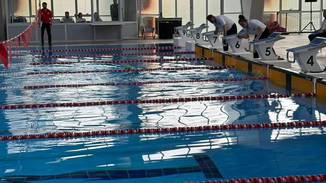 Niğde'de Okul Sporları Yüzme Müsabakaları Tamamlandı