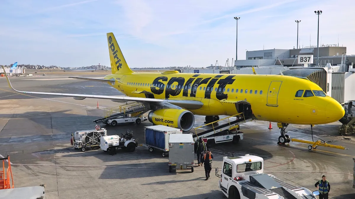İran Savaşı ve Artan Yakıt Maliyetleri Spirit Airlines'ı İflasa Sürükledi