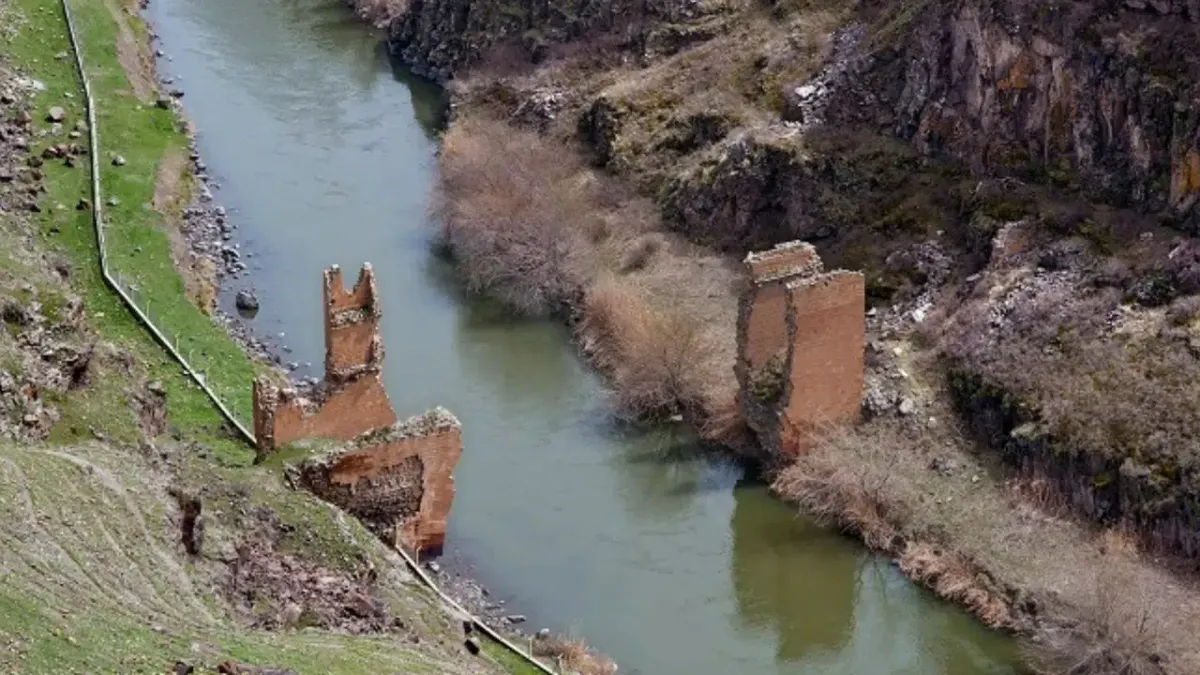 Cevdet Yılmaz ve Paşinyan Ani Köprüsü Restorasyonu İçin Anlaştı